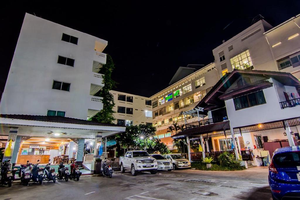 Hotel Sutus Court 2 Pattaya Exterior foto