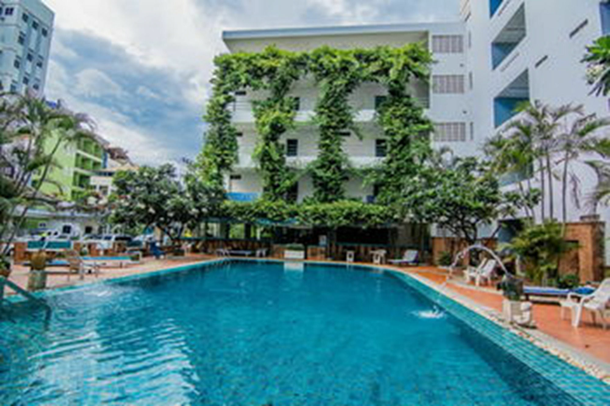 Hotel Sutus Court 2 Pattaya Exterior foto