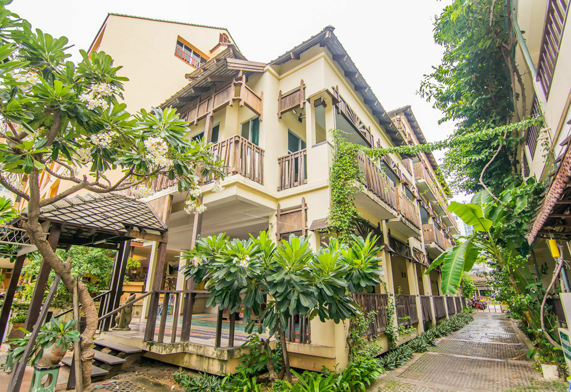 Hotel Sutus Court 2 Pattaya Exterior foto