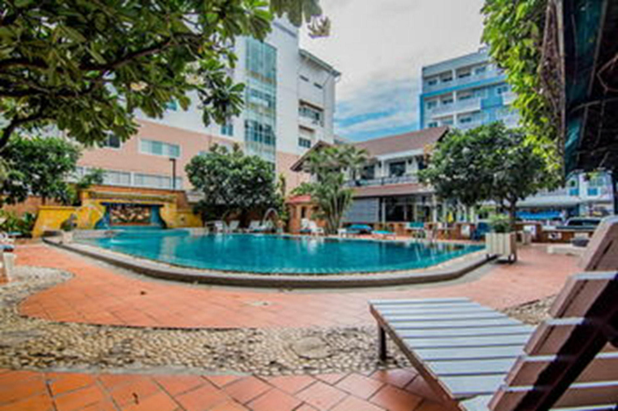 Hotel Sutus Court 2 Pattaya Exterior foto